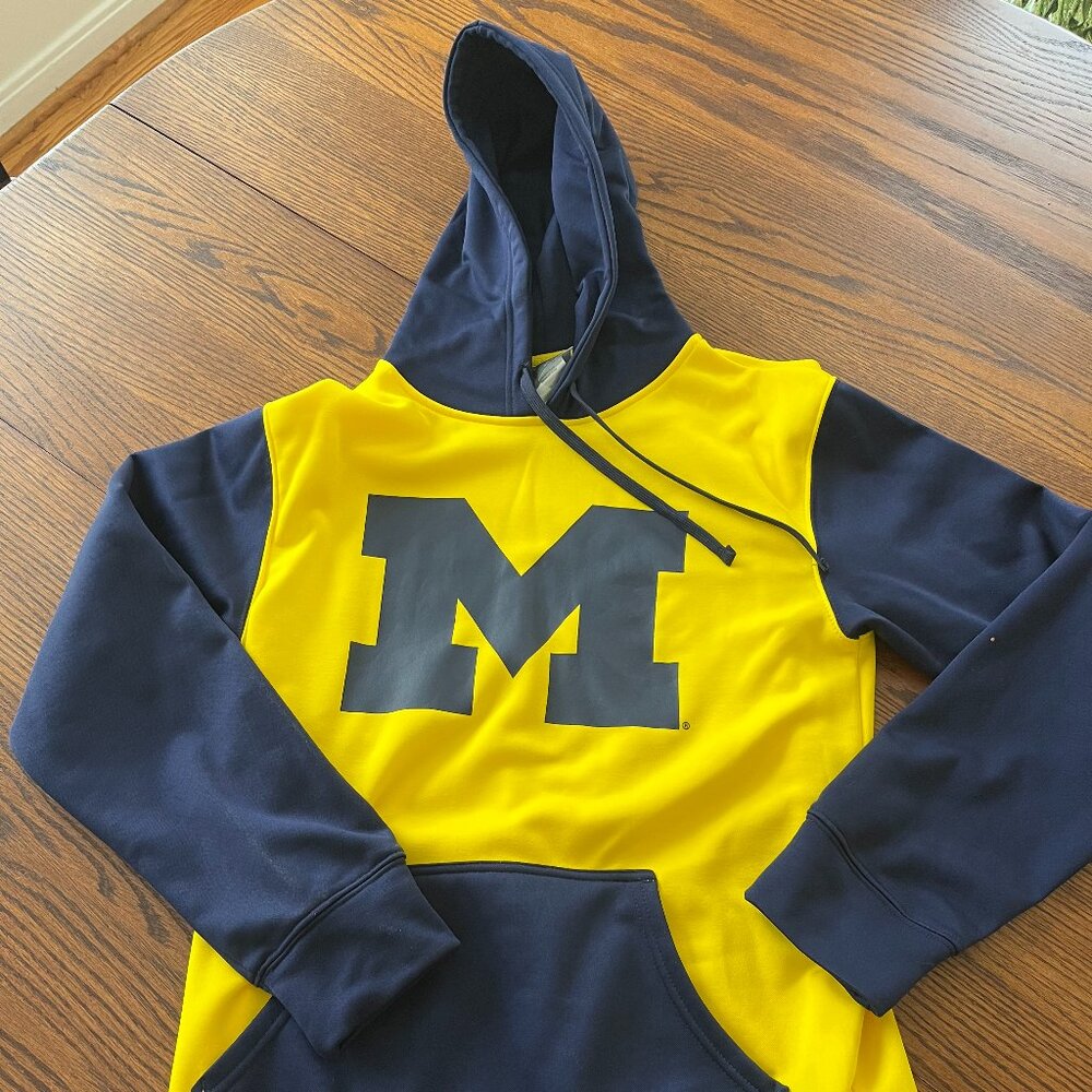 Men's Knight's Apparel University of Michigan Sweatshirt Size S